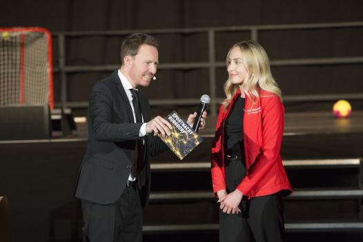 Mättu mit Eisläuferin