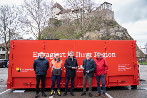 Stadt Burgdorf erhält von der Mobiliar mobilen Hochwasserschutz